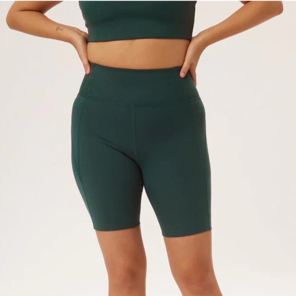 NEW Moss Girlfriend Collective Biker Short